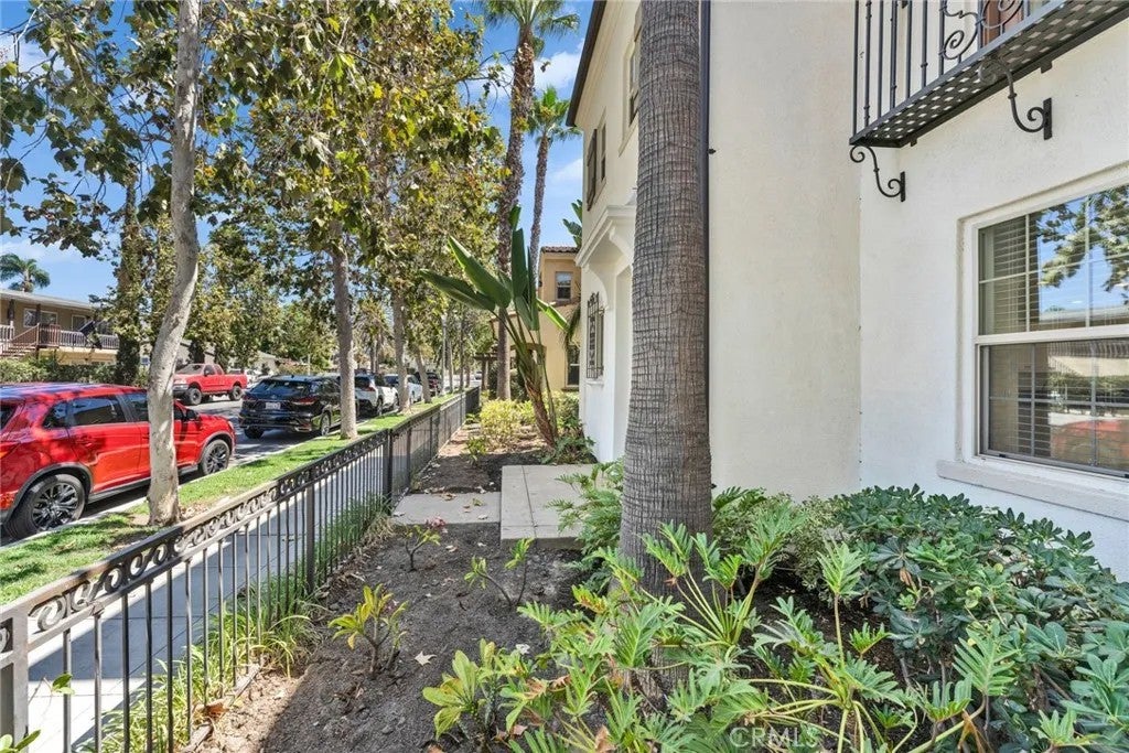 412 E Santa Ana