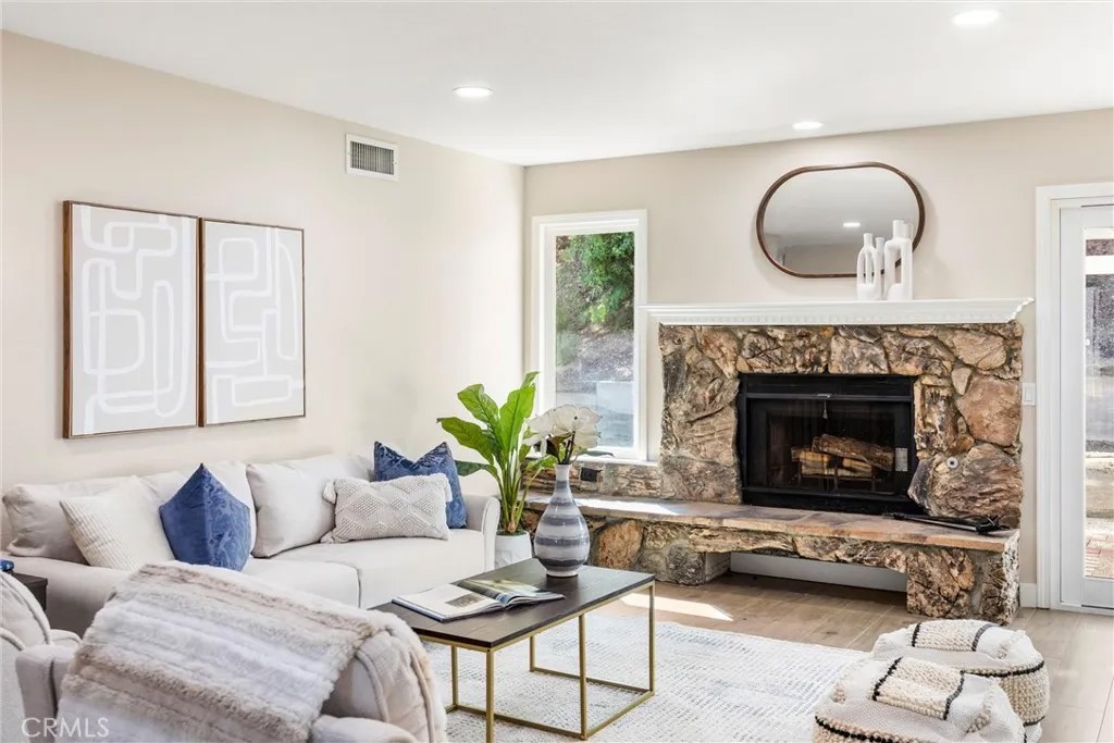 1274 Redwood View Drive