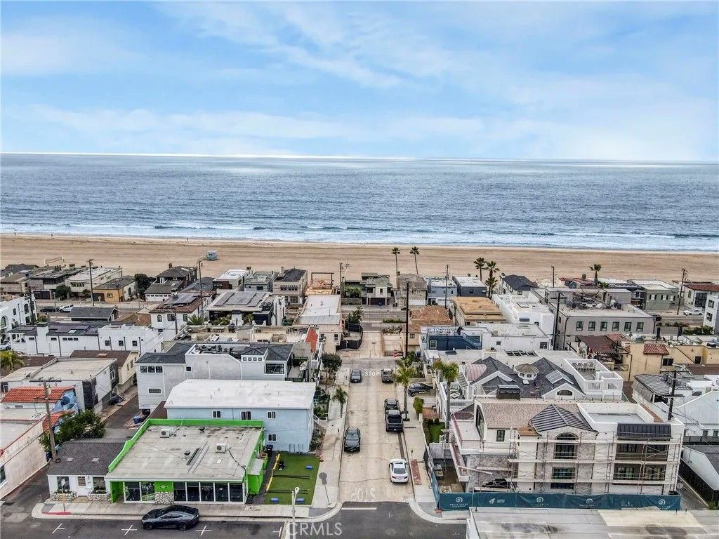 Photo of 135 33rd, Hermosa Beach, CA 90254 (MLS # SB26090971)