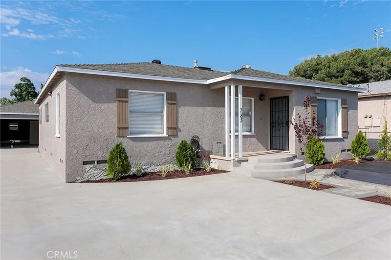 783 E Grand