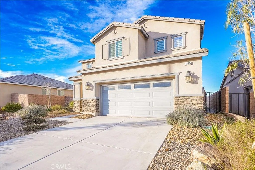 Photo of 12564 Wycliff Ln, Victorville, CA 92392 (MLS # HD26010999)