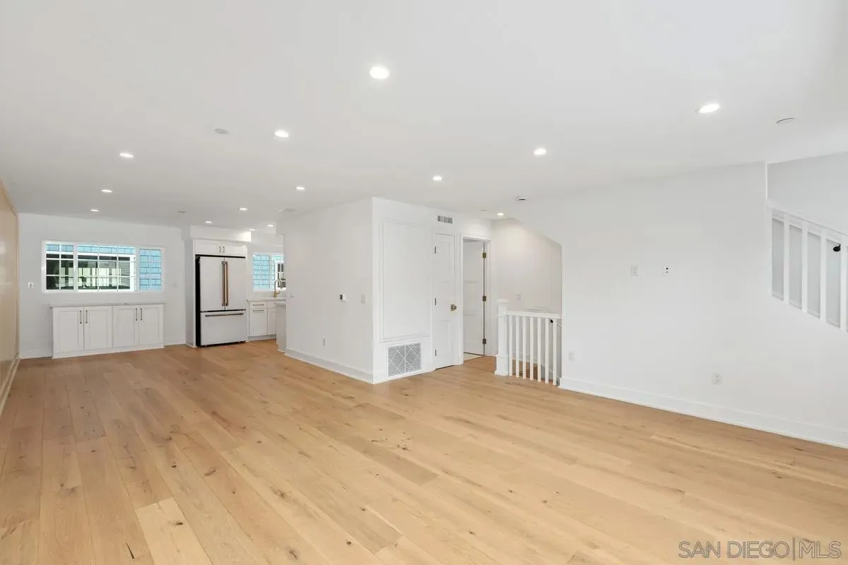 Coronado, California 92118, United States, 3 Bedrooms Bedrooms, ,3 BathroomsBathrooms,Residential,Active,221914