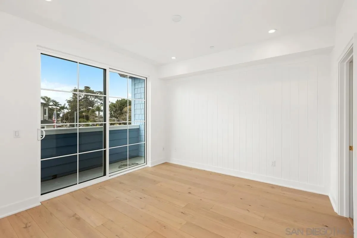 Coronado, California 92118, United States, 3 Bedrooms Bedrooms, ,3 BathroomsBathrooms,Residential,Active,221914