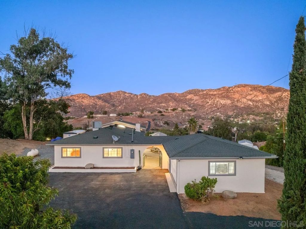 Photo of 11330 Posthill Road, Lakeside, CA 92040 (MLS # 250042210)