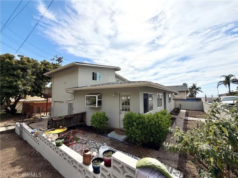6840 W Santa Barbara