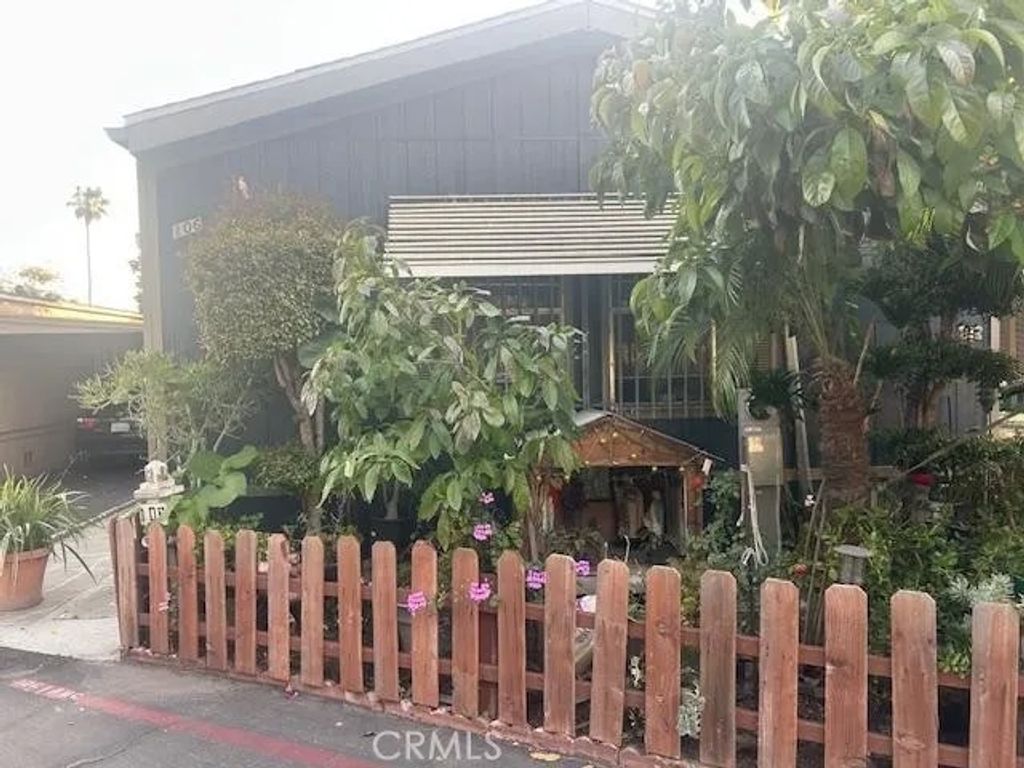 Photo of 106 Amalfi Dr, Santa Ana, CA 92703 (MLS # PW26072759)