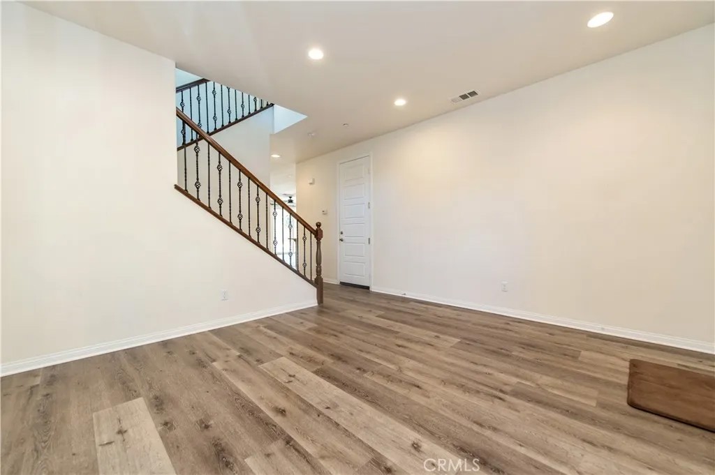 1735 Avenida Regina