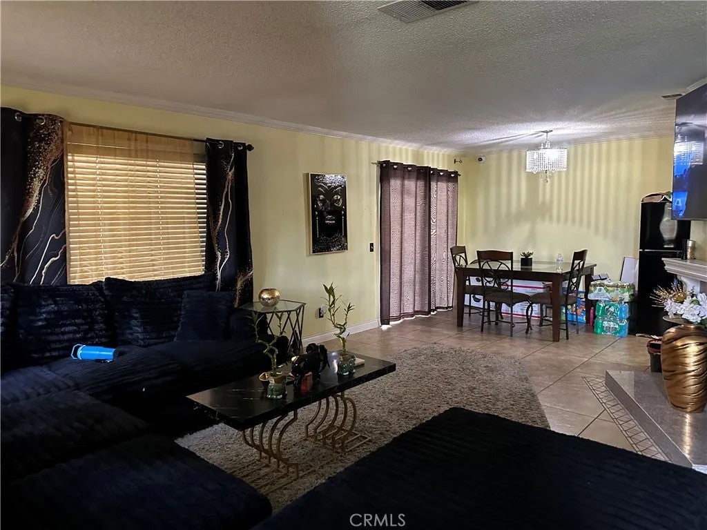1806 N Vineyard