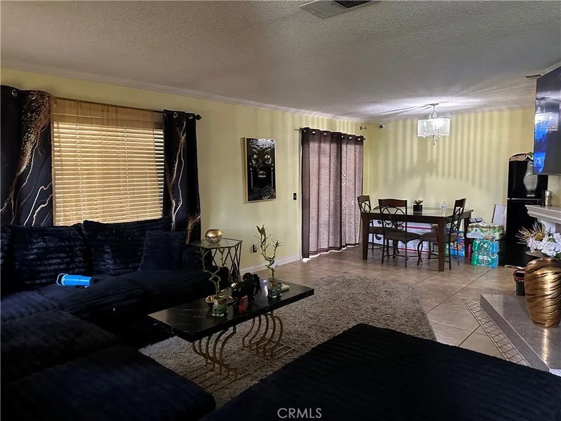 1806 N Vineyard