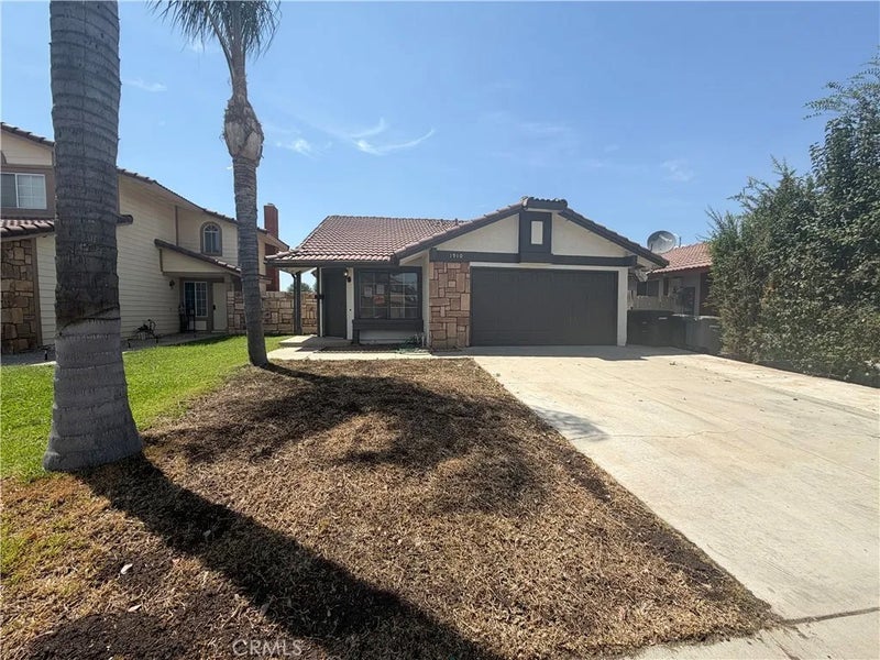 1910 Summertree Drive
