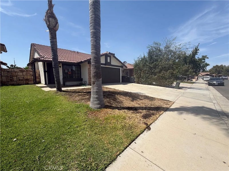 1910 Summertree Drive