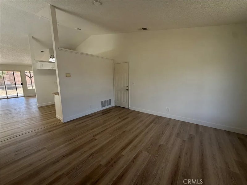 1910 Summertree Drive