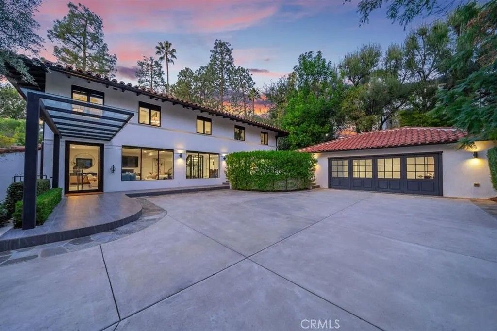 Photo of 760 S San Rafael Avenue, Pasadena, CA 91105 (MLS # TR26079361)