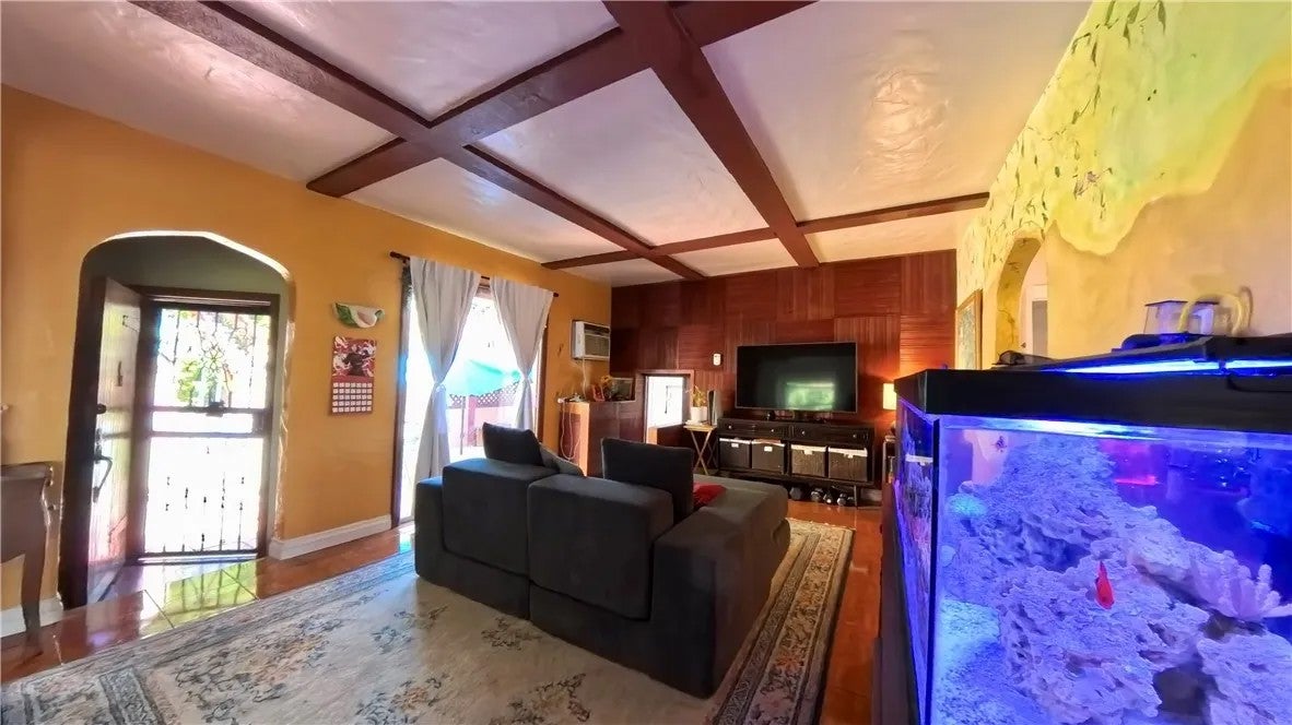 641 Sunnyhill Drive