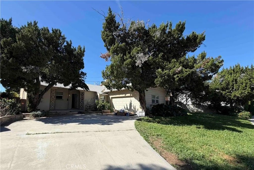 Photo of 20252 Archwood Street, Winnetka, CA 91306 (MLS # OC26054353)