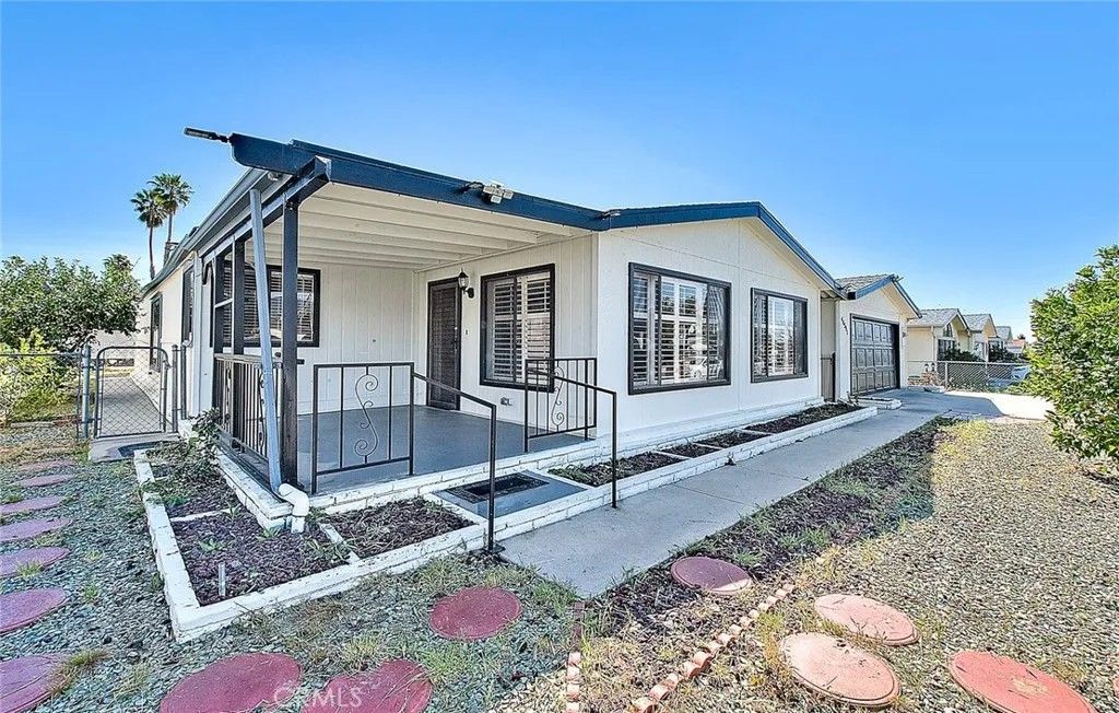 Photo of 44591 Springwood Cir, Hemet, CA 92544 (MLS # DW26063442)