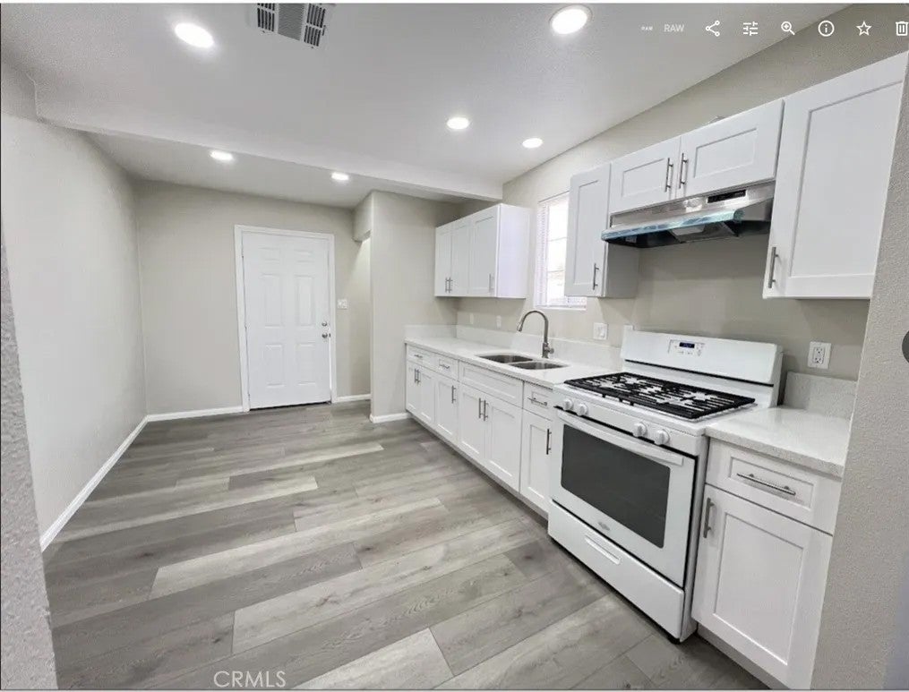 1440 W Grand