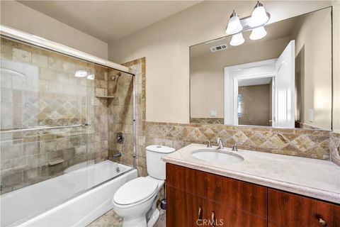Tiny photo for 6654 Bellaire Ave, North Hollywood, CA 91606 (MLS # GD25247039)