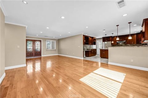 Tiny photo for 6654 Bellaire Ave, North Hollywood, CA 91606 (MLS # GD25247039)