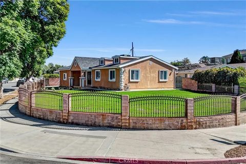 Photo of 6654 Bellaire Ave, North Hollywood, CA 91606 (MLS # GD25247039) Photo of 6654 Bellaire Ave, North Hollywood, CA 91606 (MLS # GD25247039)