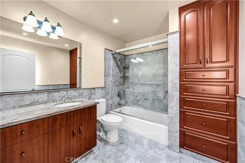 Tiny photo for 6654 Bellaire Ave, North Hollywood, CA 91606 (MLS # GD25247039)
