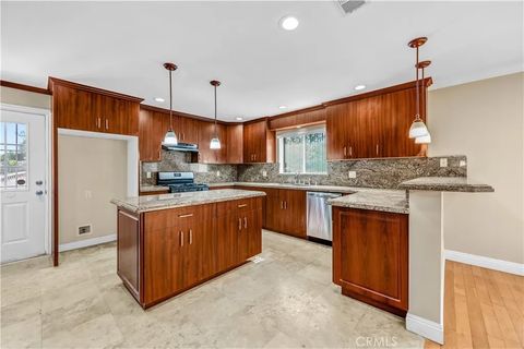 Tiny photo for 6654 Bellaire Ave, North Hollywood, CA 91606 (MLS # GD25247039)