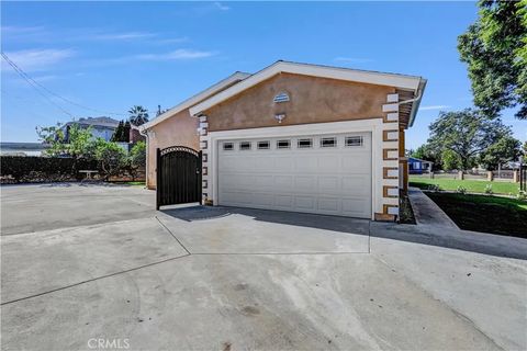 Tiny photo for 6654 Bellaire Ave, North Hollywood, CA 91606 (MLS # GD25247039)