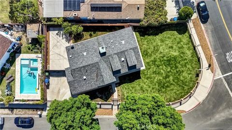 Tiny photo for 6654 Bellaire Ave, North Hollywood, CA 91606 (MLS # GD25247039)