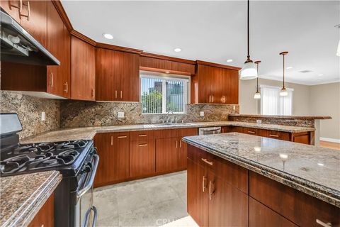 Tiny photo for 6654 Bellaire Ave, North Hollywood, CA 91606 (MLS # GD25247039)