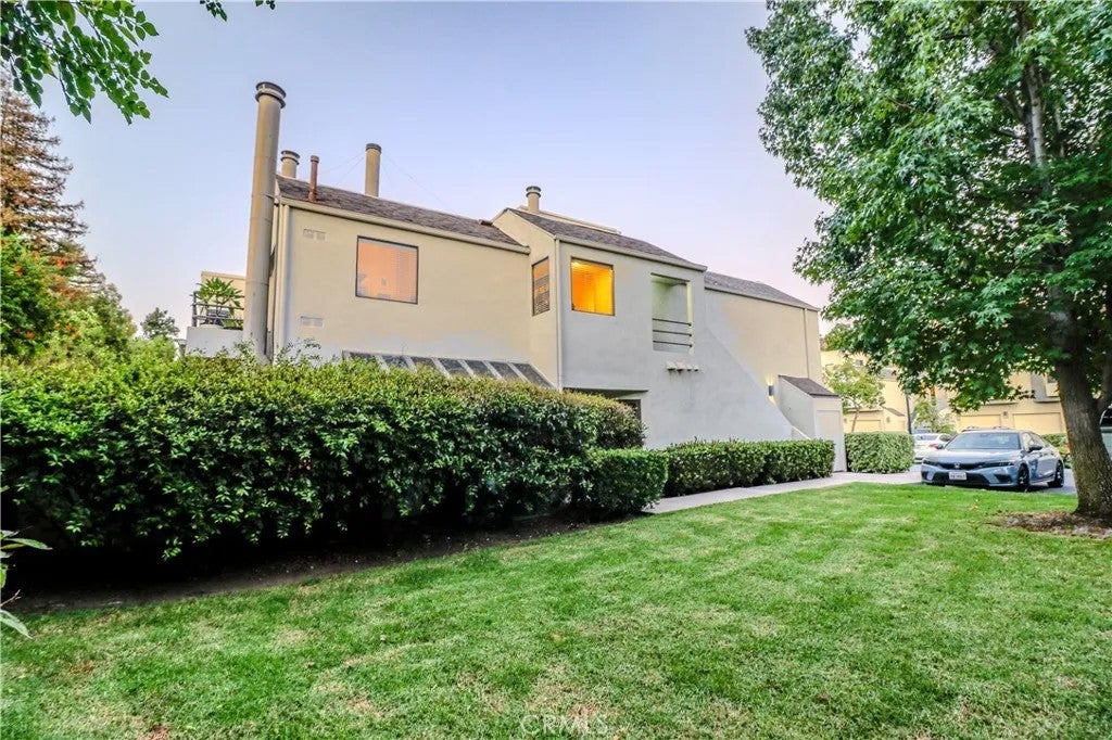 5744 E Creekside 21