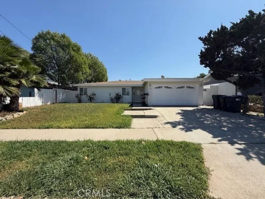 Photo of 1095 Jadestone Lane, Corona, CA 92882 (MLS # SW26065177)