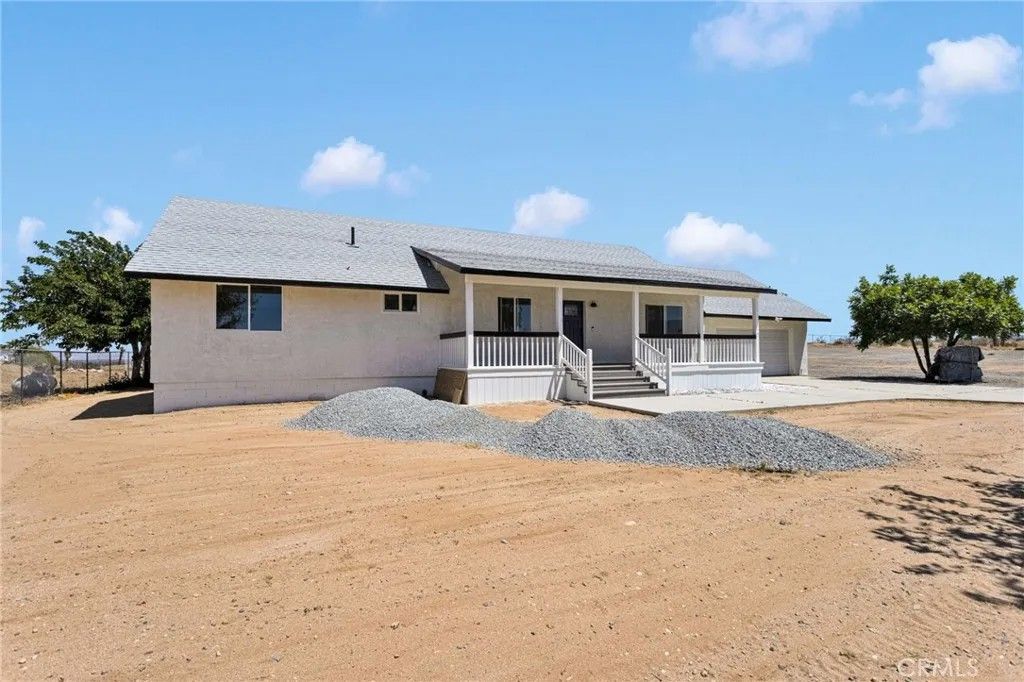 Photo of 8038 Begonia Road, Phelan, CA 92371 (MLS # CV26096003)
