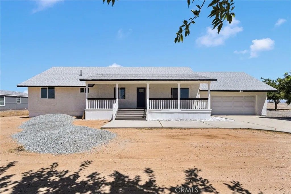 Photo of 8038 Begonia Road, Phelan, CA 92371 (MLS # CV26096003)