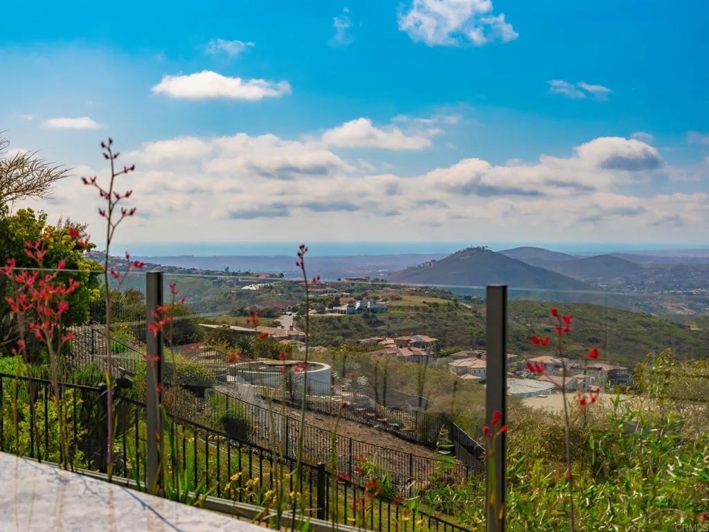 8784 Avenida Mirador
