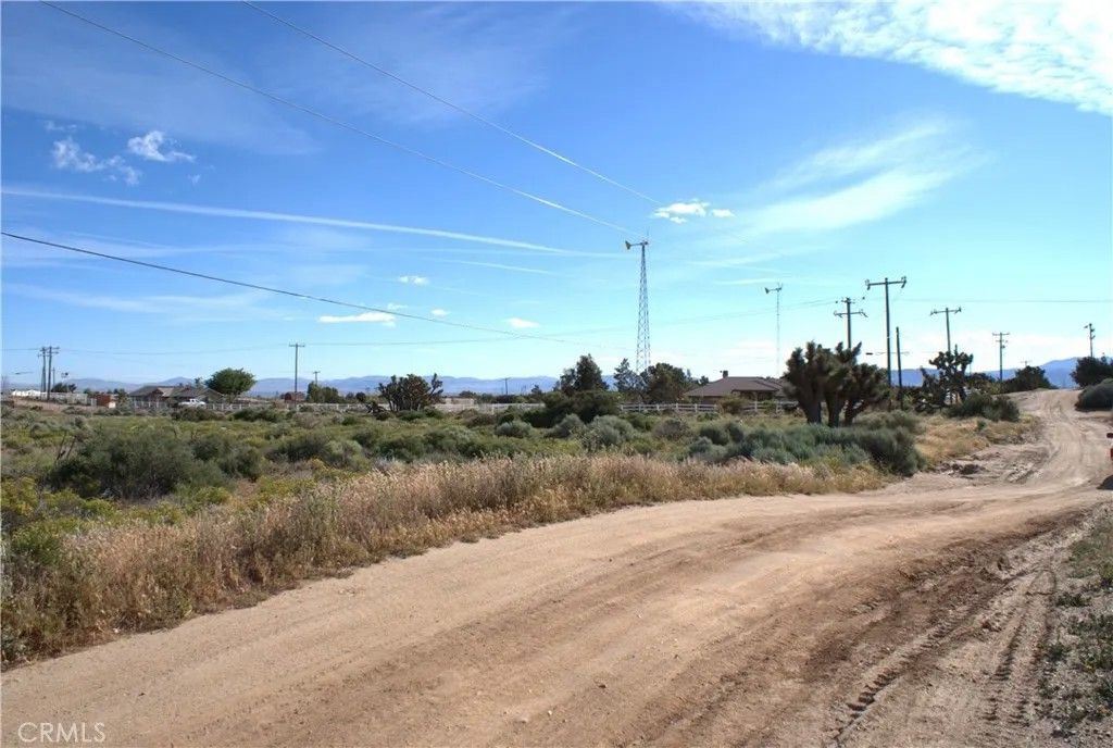Photo of 0 Stuveling St, Oak Hills, CA 92344 (MLS # CV26079405)