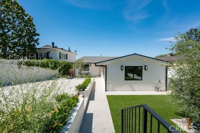 13817 Valley Vista Blvd