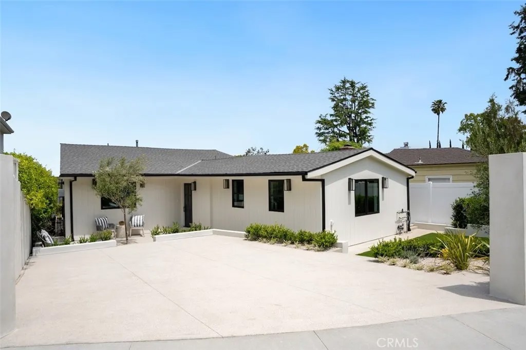 13817 Valley Vista Blvd