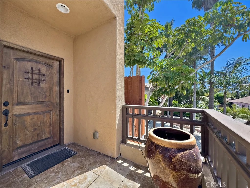 121 Loma Lane