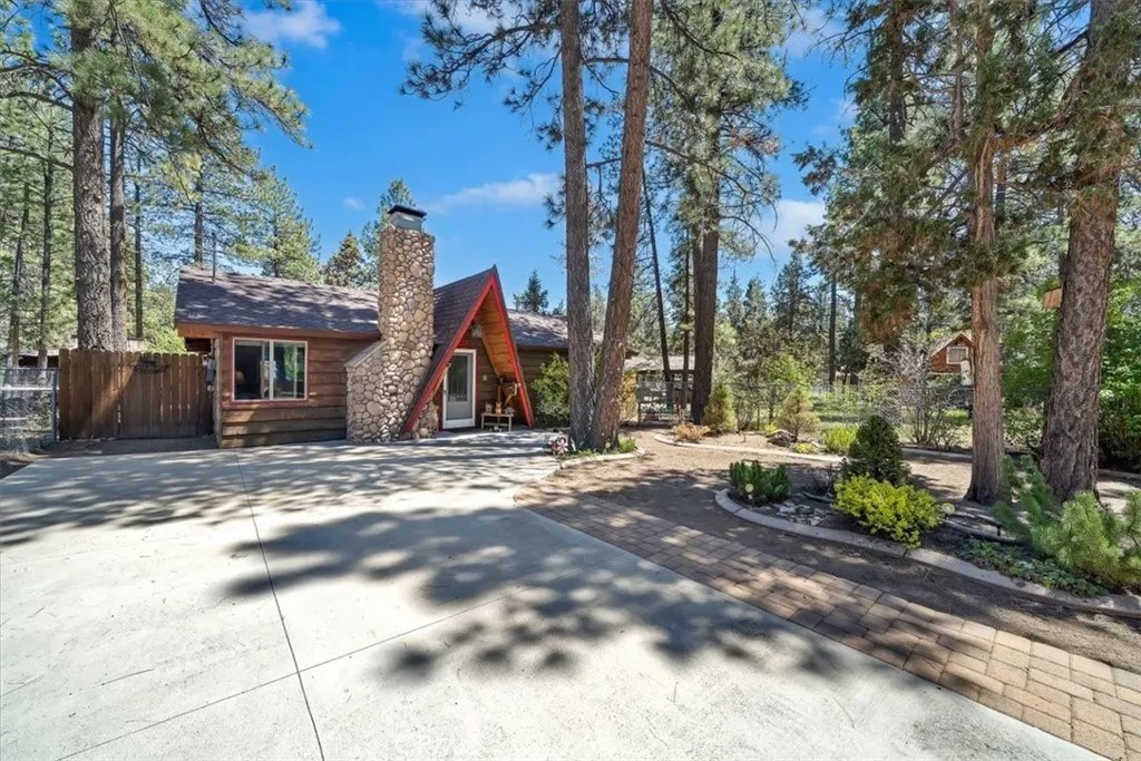 1004 Wendy Avenue
