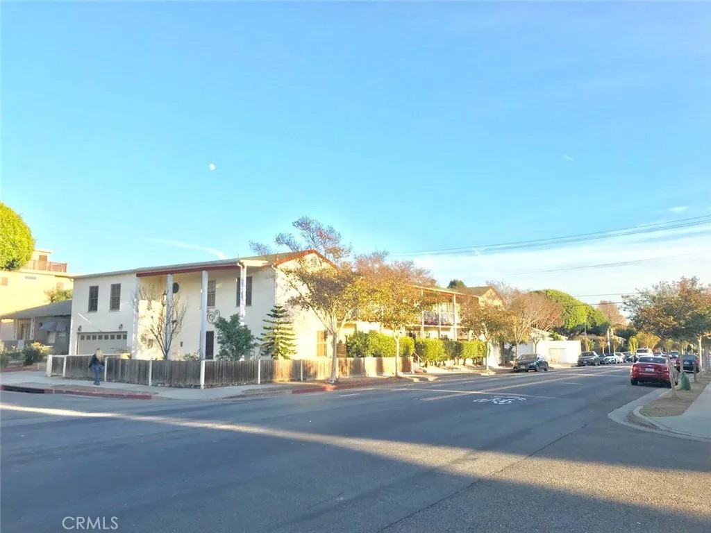 2302 Oak Street