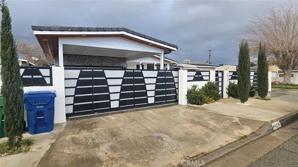 Photo of 1821 E Avenue Q12, Palmdale, CA 93550 (MLS # SR26038922)