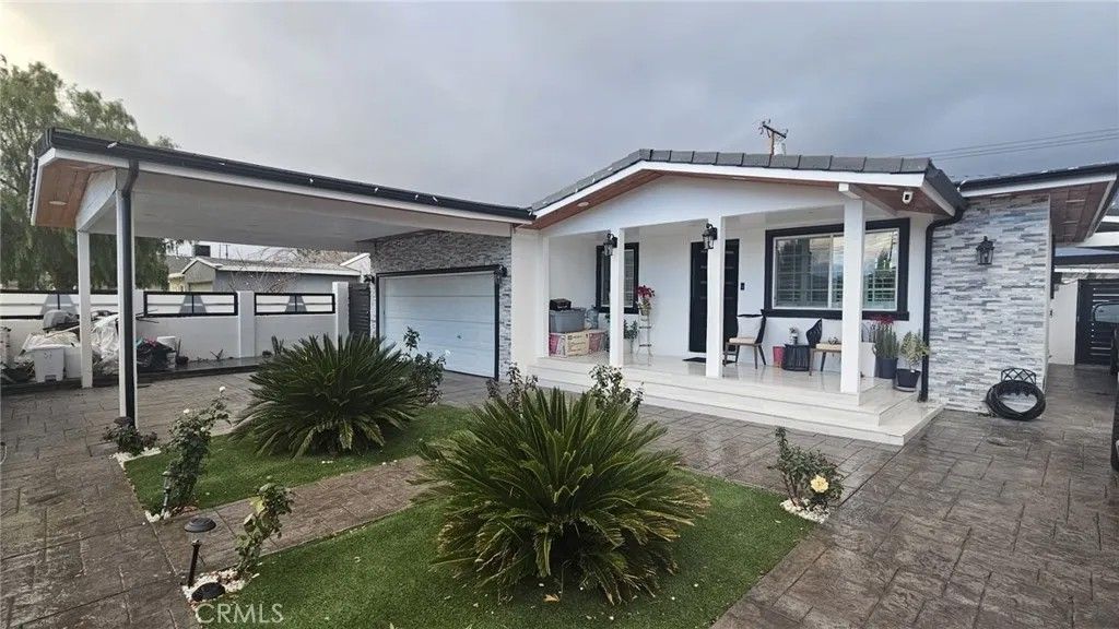 Photo of 1821 E Avenue Q12, Palmdale, CA 93550 (MLS # SR26038922)