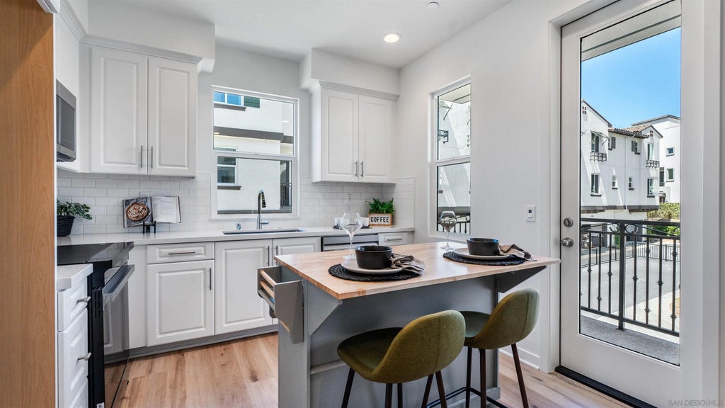 Photo of 329 Ocotillo Gl Gln, Escondido, CA 92025 (MLS # 260021708)