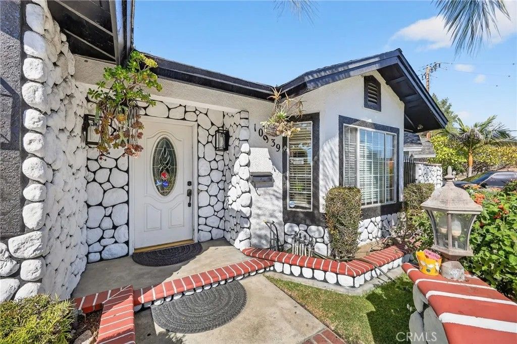 Photo of 10939 Little Lake, Downey, CA 90241 (MLS # DW26098565)