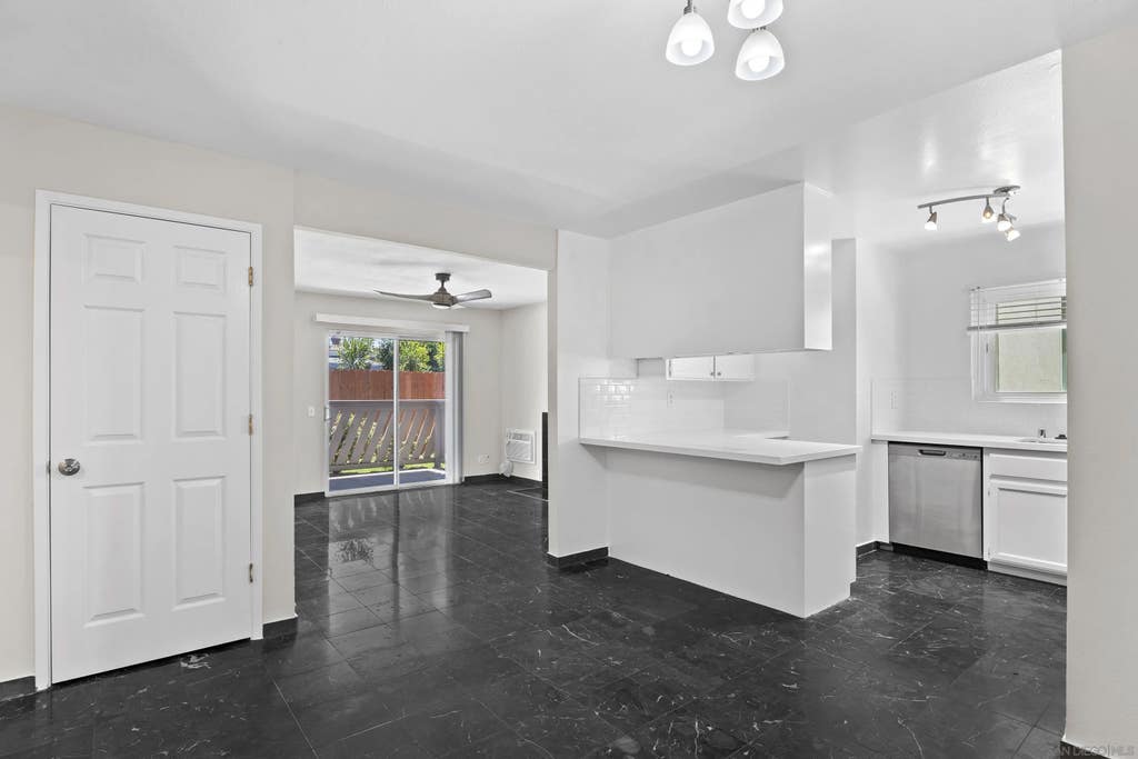 Photo of 512 Sandalwood PL #7, Escondido, CA 92027 (MLS # 260013749)