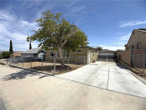 Photo of 513 Mount Vernon Avenue, Barstow, CA 92311 (MLS # HD26185265)