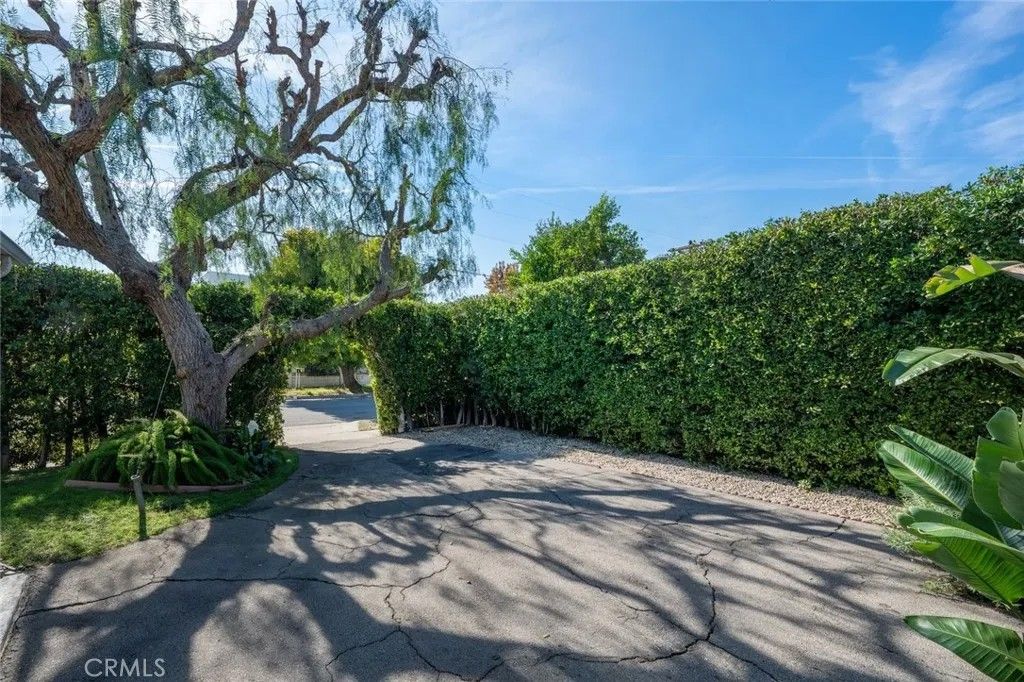 Photo of 12543 Hartland Street, North Hollywood, CA 91605 (MLS # BB25267385)