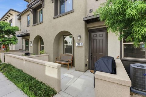 Photo of 2464 Solara Lane, Vista, CA 92081 (MLS # 260004405)
