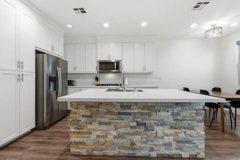 Photo of 2464 Solara Lane, Vista, CA 92081 (MLS # 260004405)