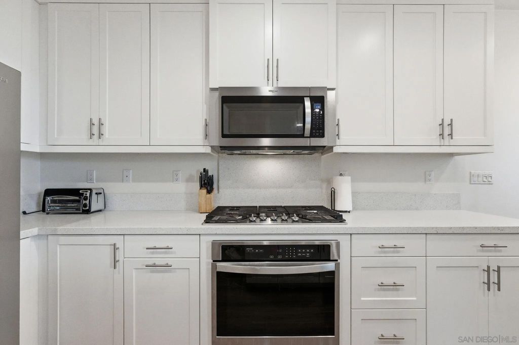 Photo of 2464 Solara Lane, Vista, CA 92081 (MLS # 260004405)